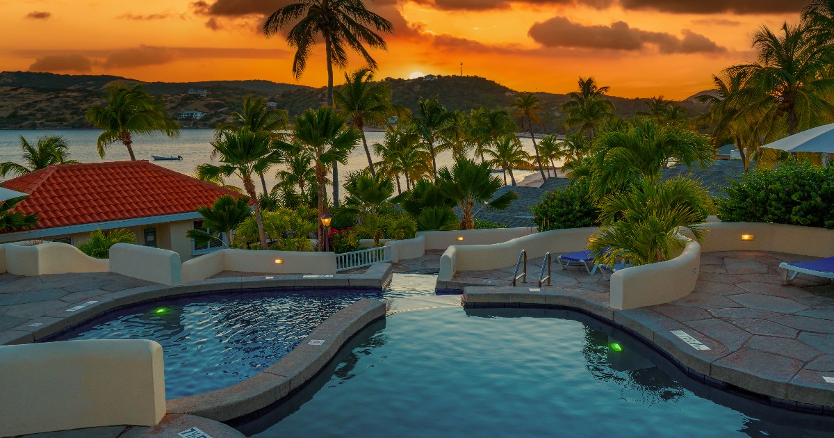 Adding to our collection of Friday Sunsets. So many spots, so little time! 
Have a great weekend all. 

#friday #sunset #travel #holiday #weekend