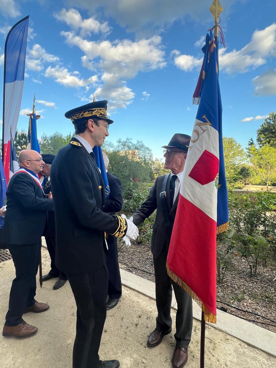 [24/04/25] Thibaut Félix, directeur de Cabinet du préfet de l’#Hérault, a présidé la #cérémonie en hommage aux victimes de la Shoah à Montpellier. 

🕯️#Hommage rendu en mémoire des victimes de la déportation #DevoirDeMémoire