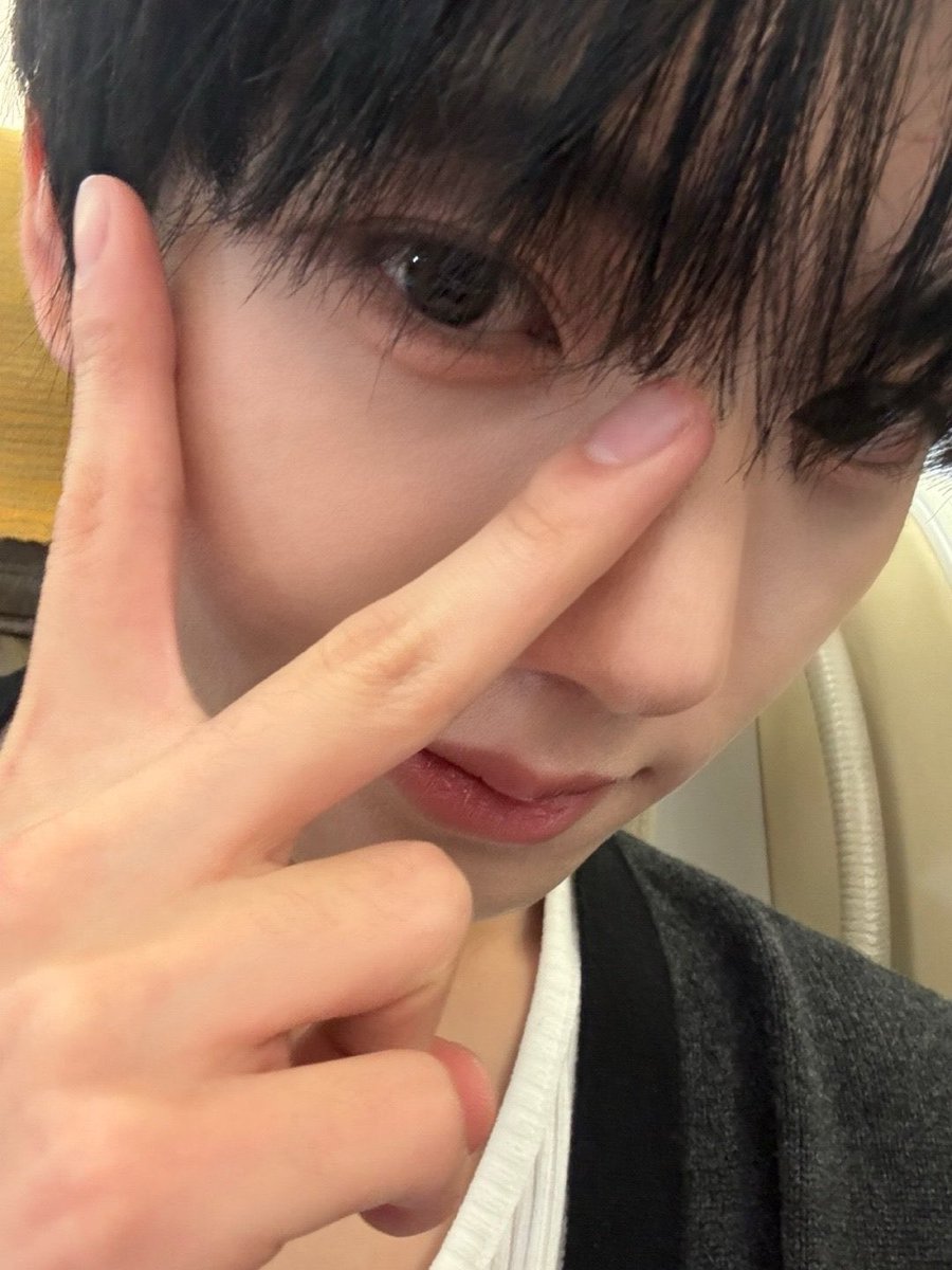 han yujin pics tweet media