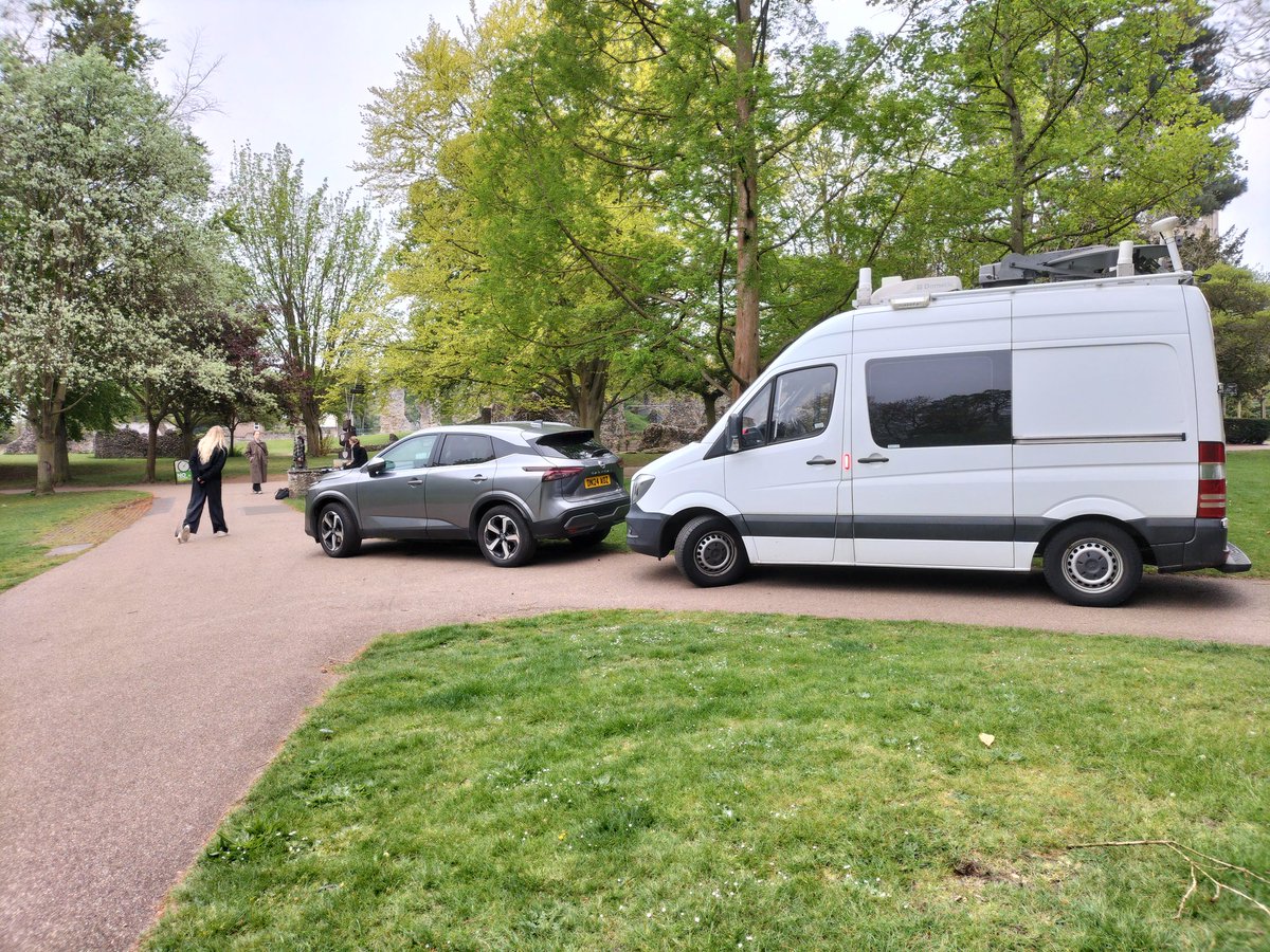 The lesser spotted <a href="/SteveReedMP/">Steve Reed</a> is in the Abbey Gardens in Bury St Edmunds this morning with BBC outside broadcast... Let's see if we can find him! <a href="/StuartMaggs/">Stuart</a>