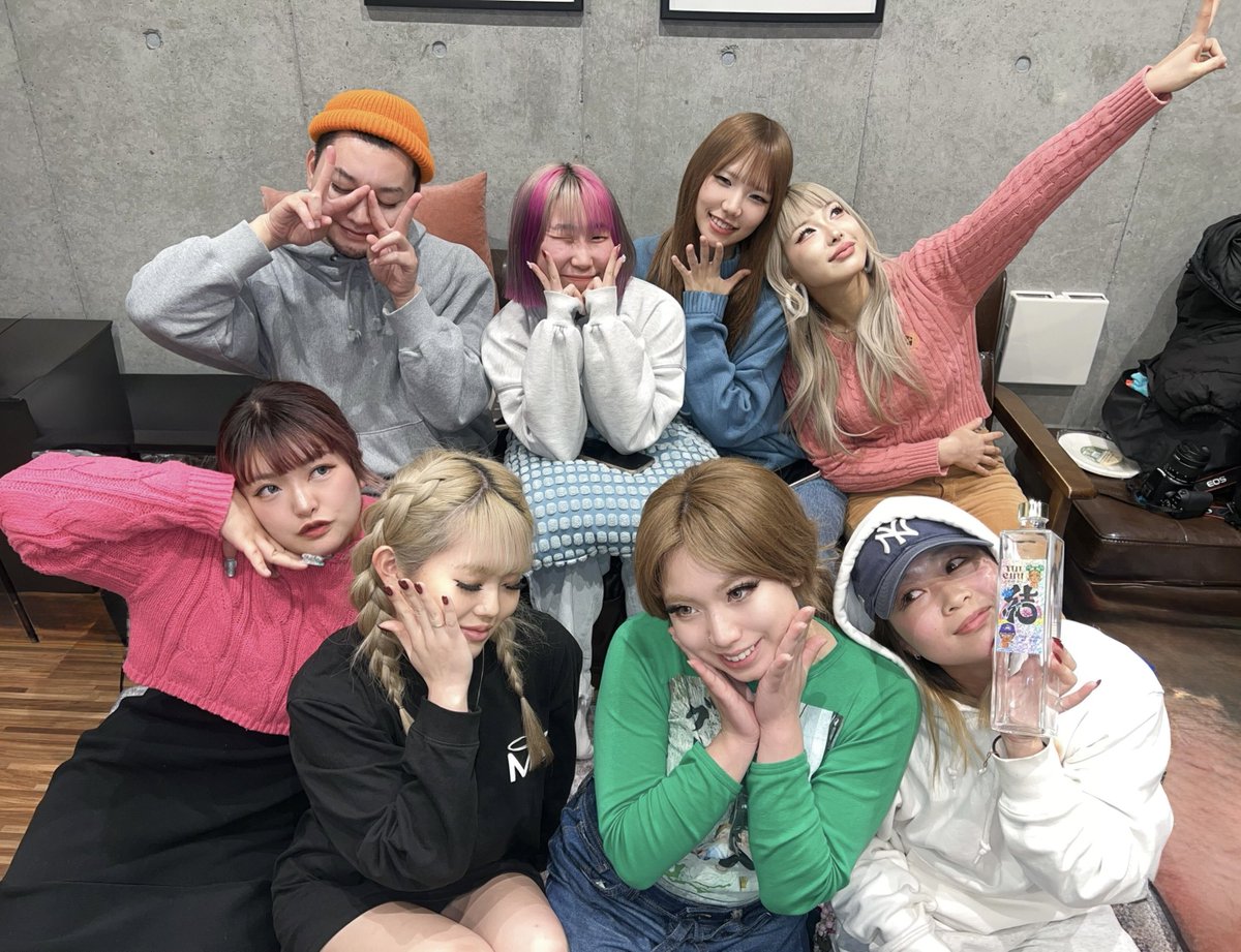 gal_CGO's tweet photo. 【CGOドットコムなりのﾁｰﾑﾋﾞﾙﾃﾞｨﾝｸﾞ🏗️】

より上質な🌈ギャルマインド🌈をお届けしていくため、月1️⃣全社会議、週1️⃣コアメンバー会議、そして日頃のコミュニケーション🤝を大切にしております🫂
(写真は全社合宿のﾄｷのごほうび🍣‼️YUICHUに合うょ🍶💕)

#OUTWORK #うちのアソビルディング https://t.co/PEbD9RIEOz