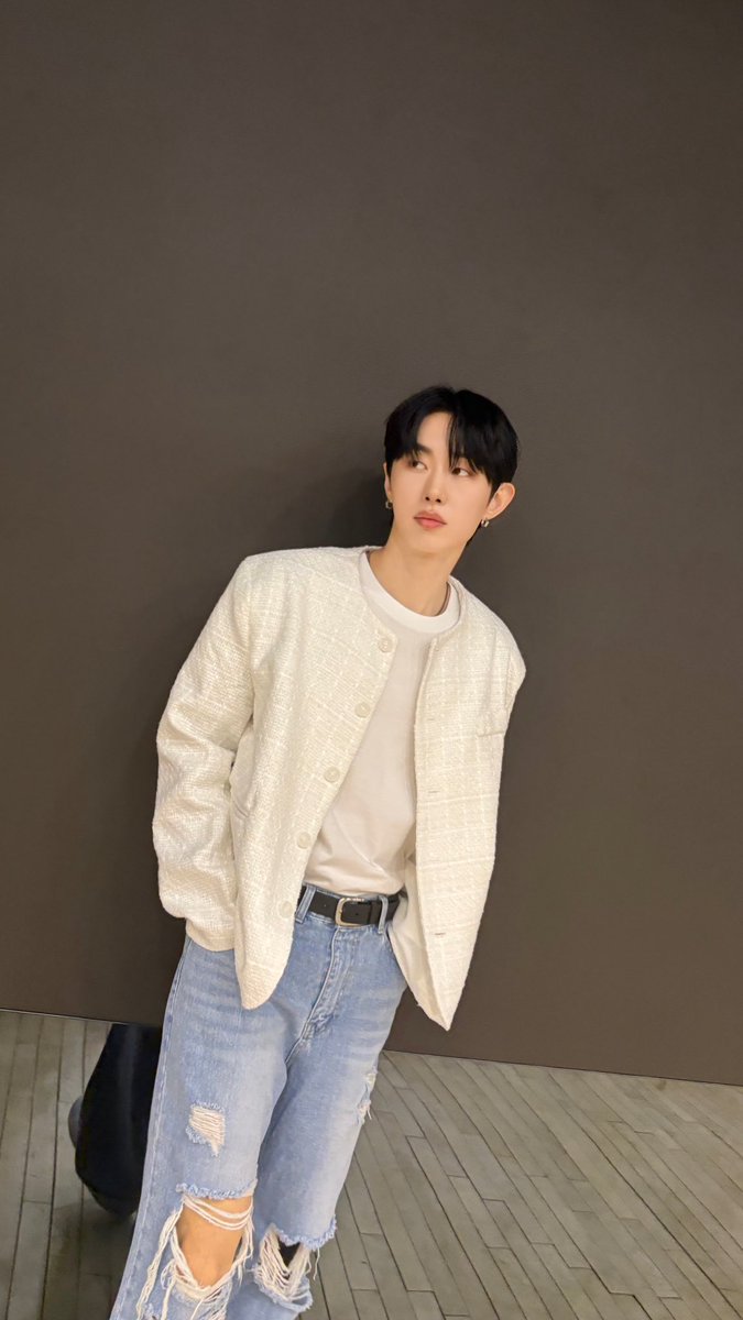 mont_official tweet media