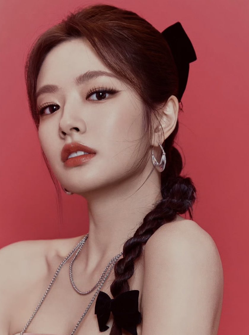 ⠀
❛  𝑀𝑖𝑟𝑟𝑜𝑟, 𝑚𝑖𝑟𝑟𝑜𝑟 𝑜𝑛 𝑡𝘩𝑒 𝑤𝑎𝑙𝑙, 𝐼 𝑐𝑎𝑚𝑒 𝑡𝑜 𝑓𝑙𝑒𝑥 𝑎𝑛𝑑 𝑏𝑟𝑒𝑎𝑘 𝑡𝘩𝑒𝑚 𝑎𝑙𝑙.
 
⠀