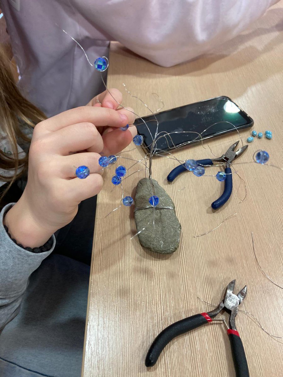 À l’éco-centre de Liberec, les élèves français et tchèques réalisent un travail collaboratif sur le thème de la forêt. #engagement #developpementdurable.
<a href="/EUErasmusPlus/">Erasmus+</a> <a href="/dsden50/">DSDEN 50</a> <a href="/VilleCherbourg/">Ville de Cherbourg-en-Cotentin</a>