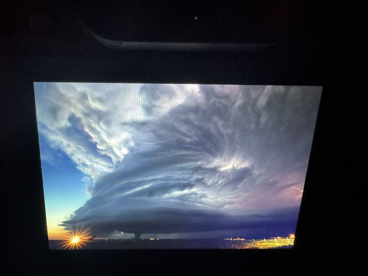 dfastestWx's tweet photo. @Joshwx @TxStormChasers From that angle, these might be your headlights lol. https://t.co/N1IsQUgct1