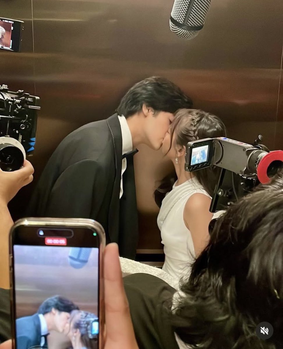 OMYGKSVVASGESXC LOVE THIS PIC 😭