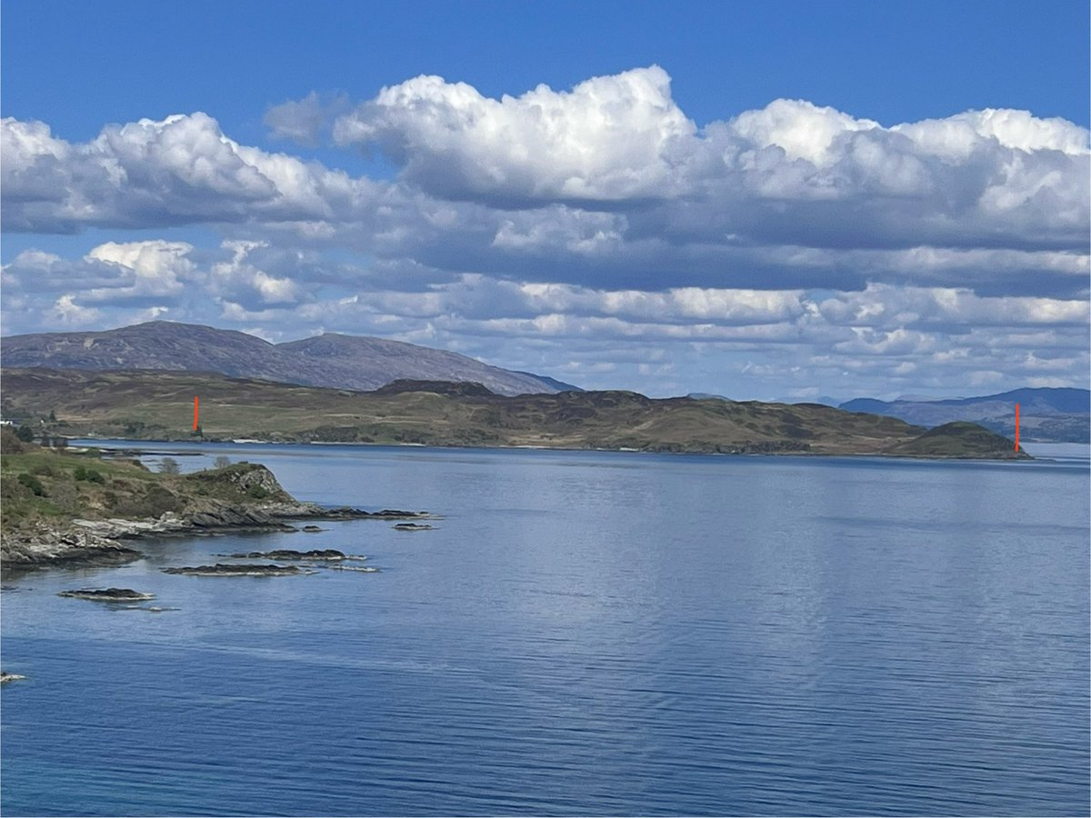 A wider shot of yesterdays photo, two red marks showing Dùn Horovaig/Caisteal Camus on the left and Dùnan Choinnich on the right. Dùn Phairc in the foreground.