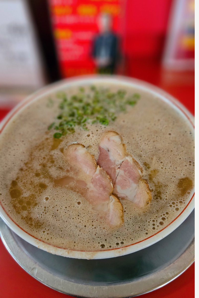 wako0705's tweet photo. 人生初の１人ラーメン🍜
大人になったなw
ほんで、めっちゃ美味しいやん😋
#福岡だるま本店 https://t.co/1UwG3BeYDq