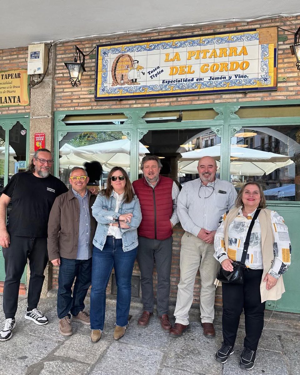 Gracias Raúl Paniagua por recibirnos en tu casa y facilitarnos la reunión de la junta directiva del mes de abril. 

Ha sido toda una experiencia empresarial y gastronómica. ¡Un 10 para La Pitarra del Gordo!