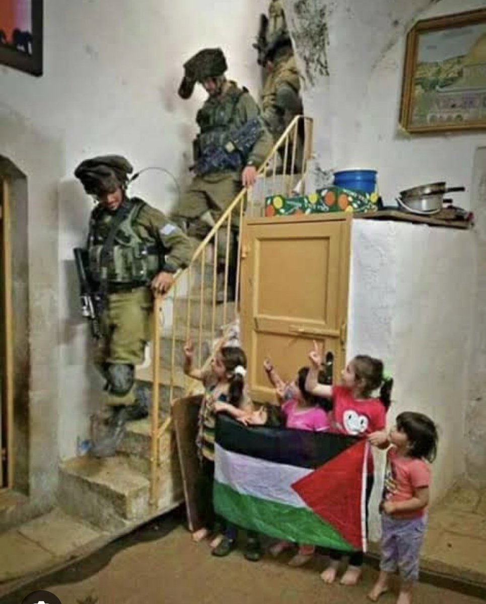 Adımı söyle bana bir kalbim olsun
Seslenince bir şarkıyı başlatsın.
Sen bir ormansın bir ağacın içinde
Bana bir mektup yaz yurdum olsun 
Bulut tamircisi......