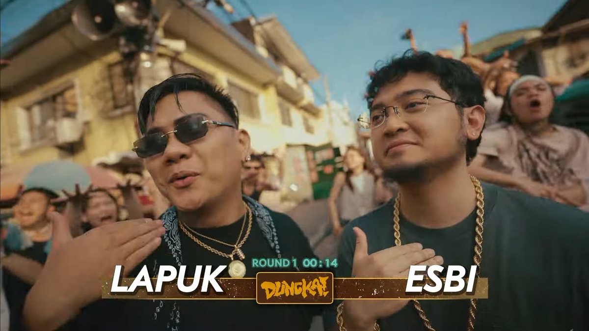 kopepau_'s tweet photo. This satisfying part of the MV—featuring these iconic FlipTop icons! They add such a fun vibe! And PabJosh? They ate!! 🤌

"Lapuk ka, tira na ba 'yan? 'Ya, supot pa"

DUNGKA MUSIC VIDEO
#SB19 @SB19Official 
#SB19SaW 
#SB19DungkaMVOutNow https://t.co/ReLcpJ1RtE