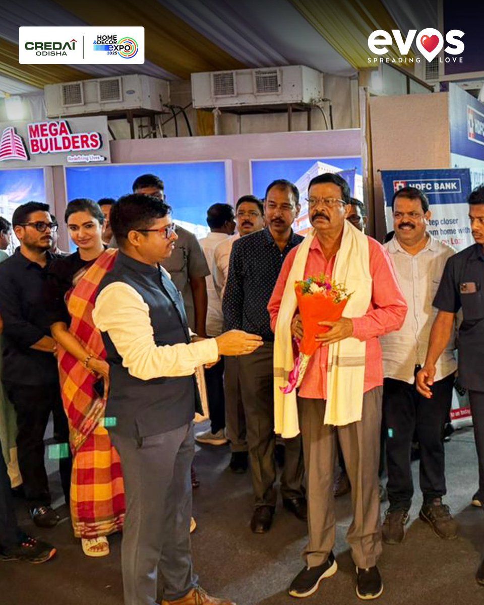 EvosBuildcon_'s tweet photo. An honour to host Shri @sureshpujariofc, Hon’ble Minister of @rdmodisha , at the Evos pavilion during the #HomeAndDecorExpo2025.
His presence and kind words reaffirmed our mission to build thoughtfully and boldly for Odisha’s future.
#EvosBuildcon #CREDAIOdisha #OdishaRealEstate https://t.co/vC6tiFYexL