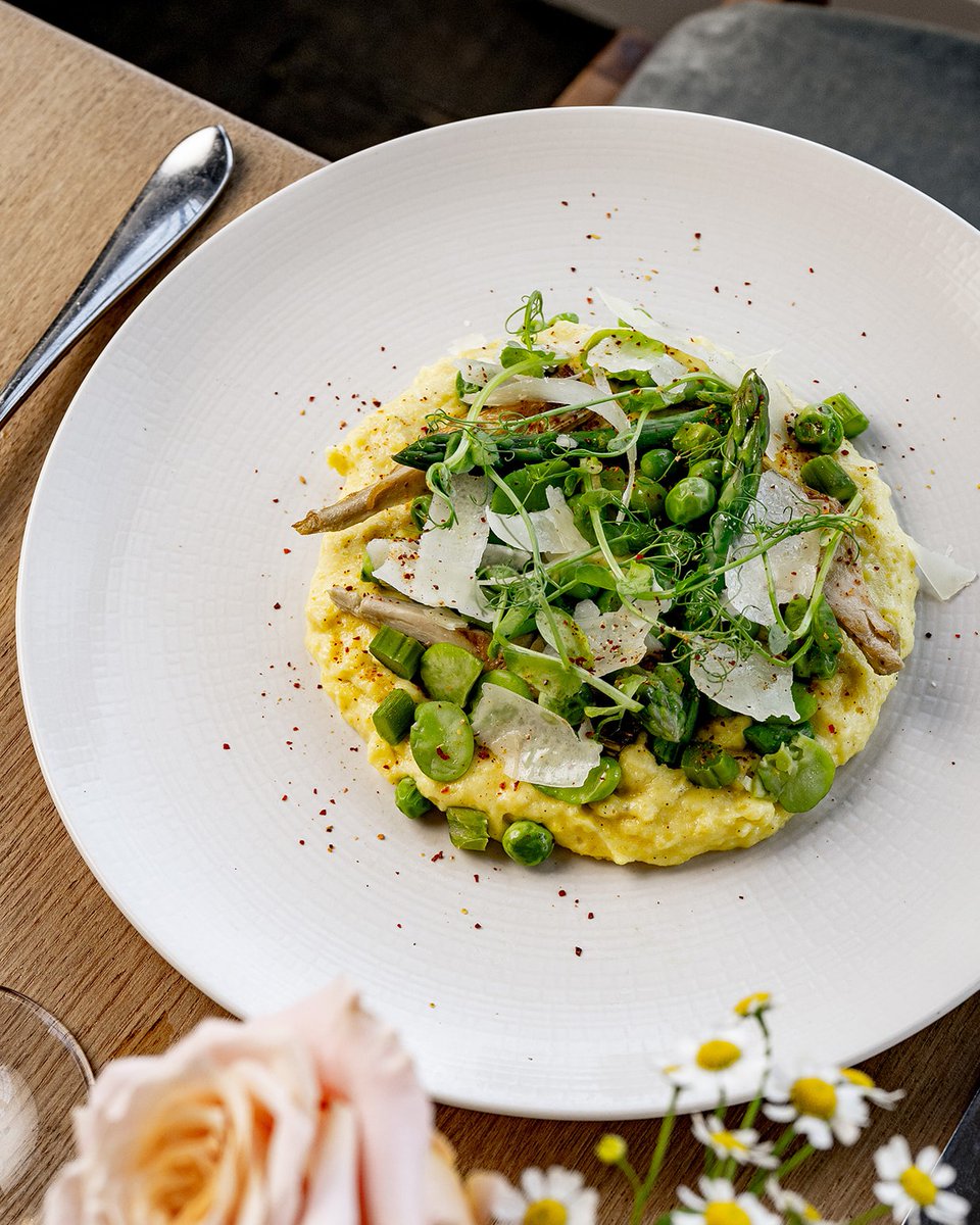 SwanLondon_'s tweet image. Our soft polenta provides the perfect welcome for your weekend. Peas, broad beans, asparagus, baby artichoke, pesto, and pecorino cheese make a memorable meat-free main that’s positively packed full of seasonal flavour.

#springseason #seasonalfood #londonrestaurant #weekendvibe