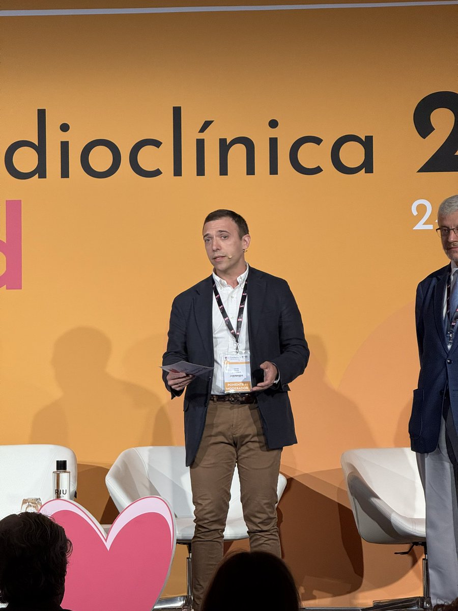 CardioRed 1 (@cardiored1) on Twitter photo Arranca la segunda jornada de #CardioClínica25
El Dr. <a href="/docvivas/">David Vivas</a>, director de Cardioclínica, da la bienvenida a todos los asistentes.👋🏼 Arranca la segunda jornada de #CardioClínica25
El Dr. <a href="/docvivas/">David Vivas</a>, director de Cardioclínica, da la bienvenida a todos los asistentes.👋🏼