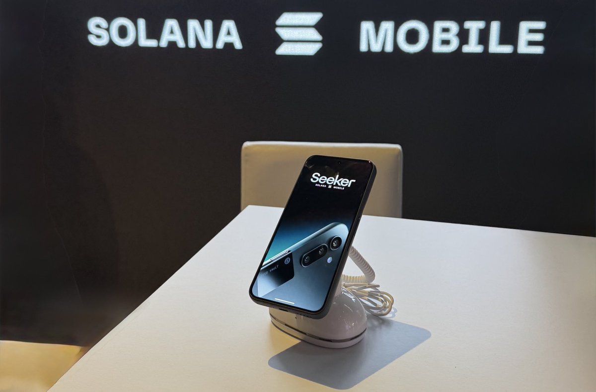 Alex_Kerya's tweet photo. Gm Solana fam! Who's in Istanbul for @SolanaCrossroad today? Did you already checked out @solanamobile?👀 What’s your first impression? 📱
#Solana https://t.co/nbiHo2hfmA