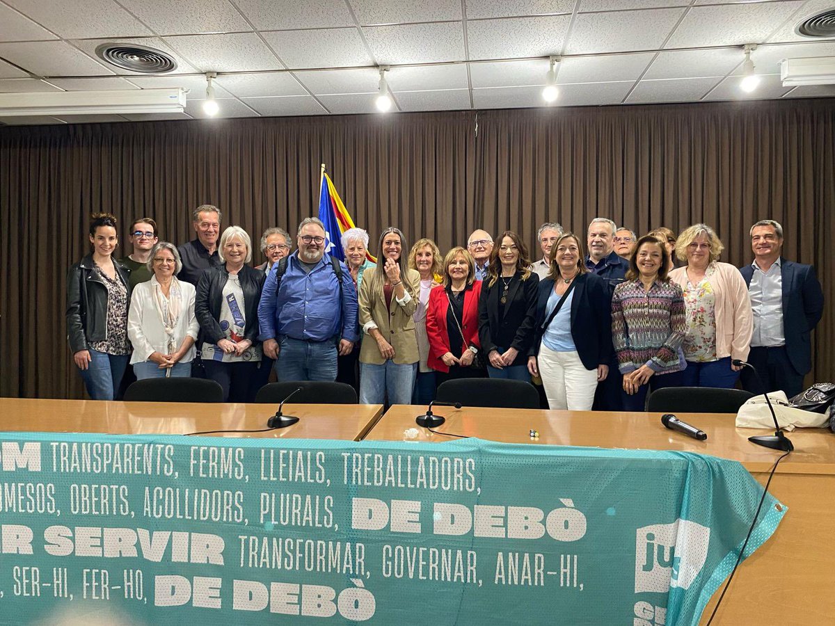 JuntsComVOCCsbd's tweet photo. Ahir a Sabadell amb @miriamnogueras parlant de la força de @juntspercat a Madrid: negociem amb fermesa, cobrant per avançat per Catalunya. Amnistia, català oficial, immigració, investigacions… Molta feina feta i per fer. No defallim!
@JuntsSabadell 
@NuriaRamonP 
@fbarog39 https://t.co/mbEyLr9Yje