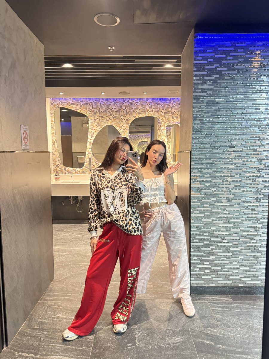 Bell_Sarunrat's tweet photo. 🤍🤎 @Michellebehrm #กชเบล https://t.co/G4jnPNv1DI