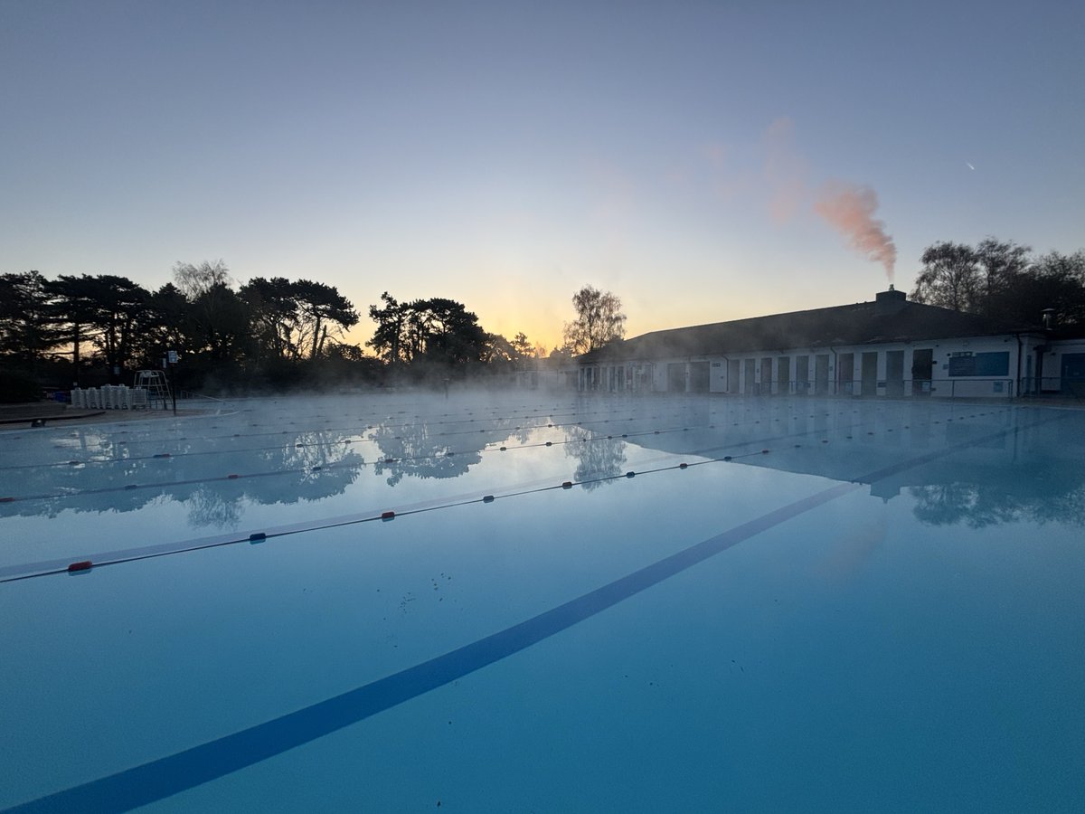 What better way to start a new month, then with an early morning swim! 🏊‍♀️

Come and join us on May 1st, when we open our pool at 5:30am for you all to enjoy a Lane Swim in the sunrise! 🌅 - oxfordcityleisure.com/hinksey-outdoo…