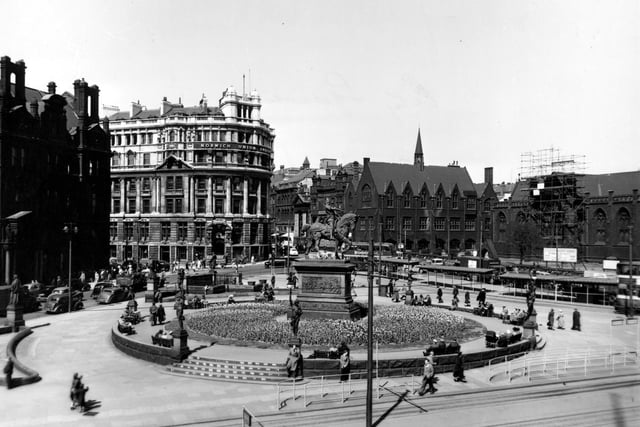 Fascinating photos take you back to Leeds in the mid-1950s
tinyurl.com/mw7ppydf #Leeds #1950s