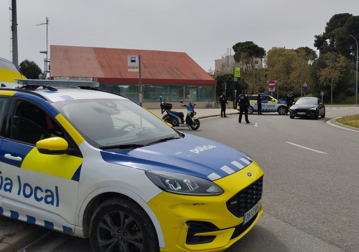 👮🏼La Policia Localestà realitzant durant aquesta setmana una campanya de controls intensius per prevenir les distraccions durant la conducció, especialment les relacionades amb la manipulació del telèfon mòbil i l’ús de dispositius electrònics.

 #SeguretatViària #SomPoliciaLocal