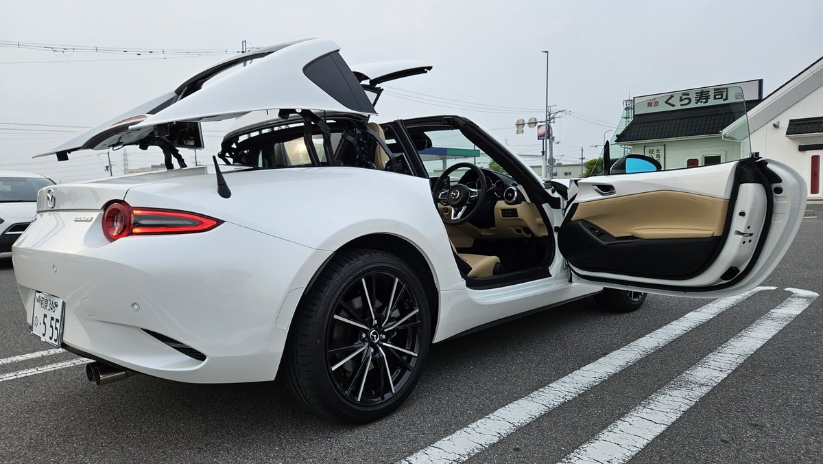 MegPhilia3's tweet photo. ロードスターRF VS
先日納車されました！！
内装に一目惚れでしたw

これからロードスター王国の先輩方よろしくおねがいします！！
#ロードスター乗りと繋がろう2025新春
#ロードスターRF
#ロードスター https://t.co/DrKLcRVnra