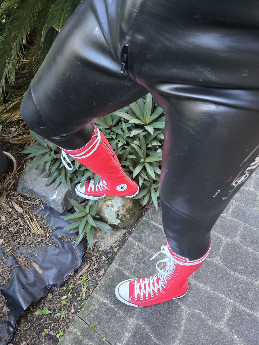 wilrubcoe's tweet photo. Converse and Smoothskin ♨️ https://t.co/JzXaofadUe