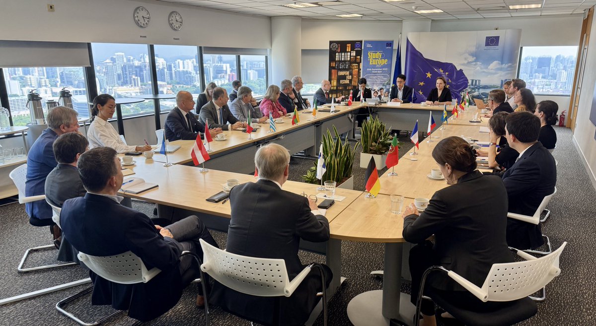 Excellent first meeting of ambassadors of EU Member States and new <a href="/MFAsg/">MFAsg</a> Director-General for Europe Low Hon Mun. Looking forward to our fruitful cooperation.

#TeamEurope 🇸🇬🤝🇪🇺
