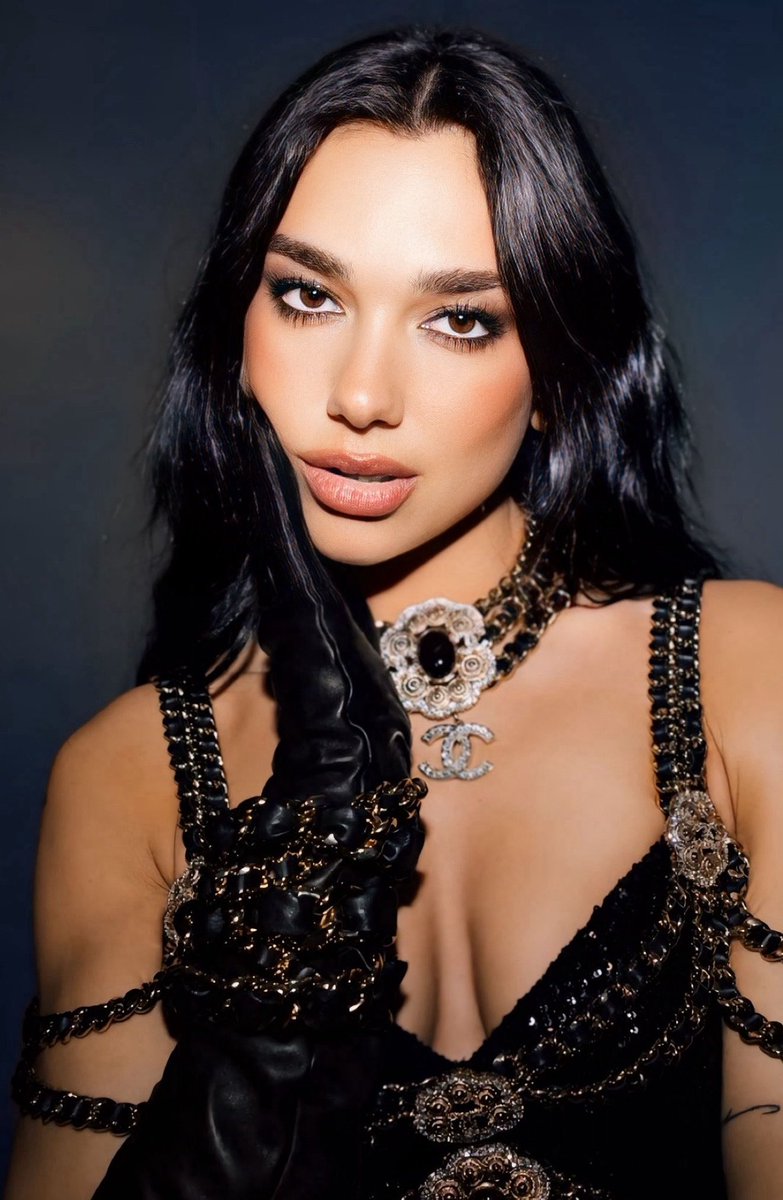 seasonlipatr's tweet photo. dua lipa, most beautiful woman https://t.co/UWqinlLDV4