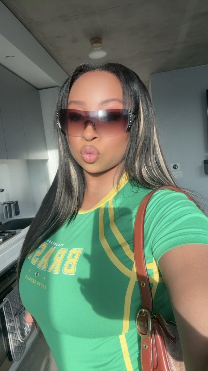 SoooSydney__'s tweet photo. Still here 👋🏽 https://t.co/jQgplOUCIe