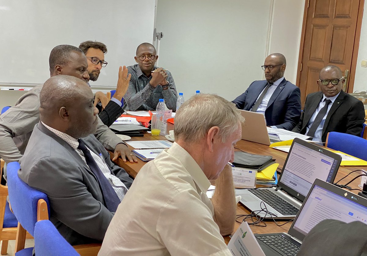 RepCemac237's tweet photo. La troisième réunion du Comité de suivi Opérationnel du PAIRIAC s’est ouverte hier en présence du Représentant-Résident, du Représentant de la CEEAC et de l’Union Européenne.
#CEMAC #PAIRIAC #integrationregionale https://t.co/tftYJkyYrZ
