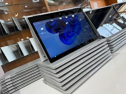 0panaa_1's tweet photo. *HP ELITEBOOK 1030 G2* 
 Intel®️core i7 7th Gen base @ 2.90ghz, max turbo frequency @ 3.50ghz 4mb cache  
•Neat
•14"screen
•16 GB RAM 
•256 GB SSD
•Graphics : Intel Uhd 620(8GB)
•Keyboard light💡 
•Touchscreen
•X360
•Face ID
•Charger 🔌

 GHC: 6k
☎️0241636577 https://t.co/IUAdsb7tWa