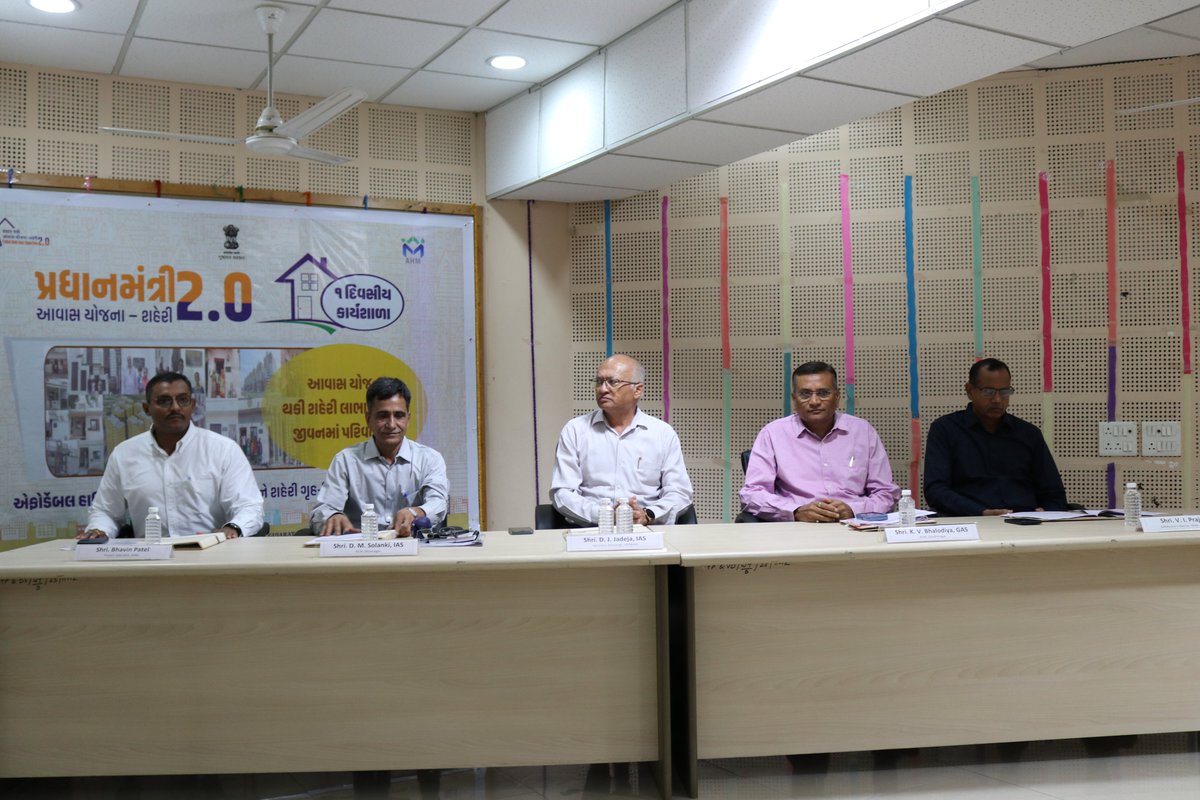 HousingPmay's tweet photo. @PMAYUrban @MoHUA_India @CMOGuj @PMOIndia Hon'ble Secretary Housing giving insights of PMAY (U) 2.0 https://t.co/kelZZPvRMi