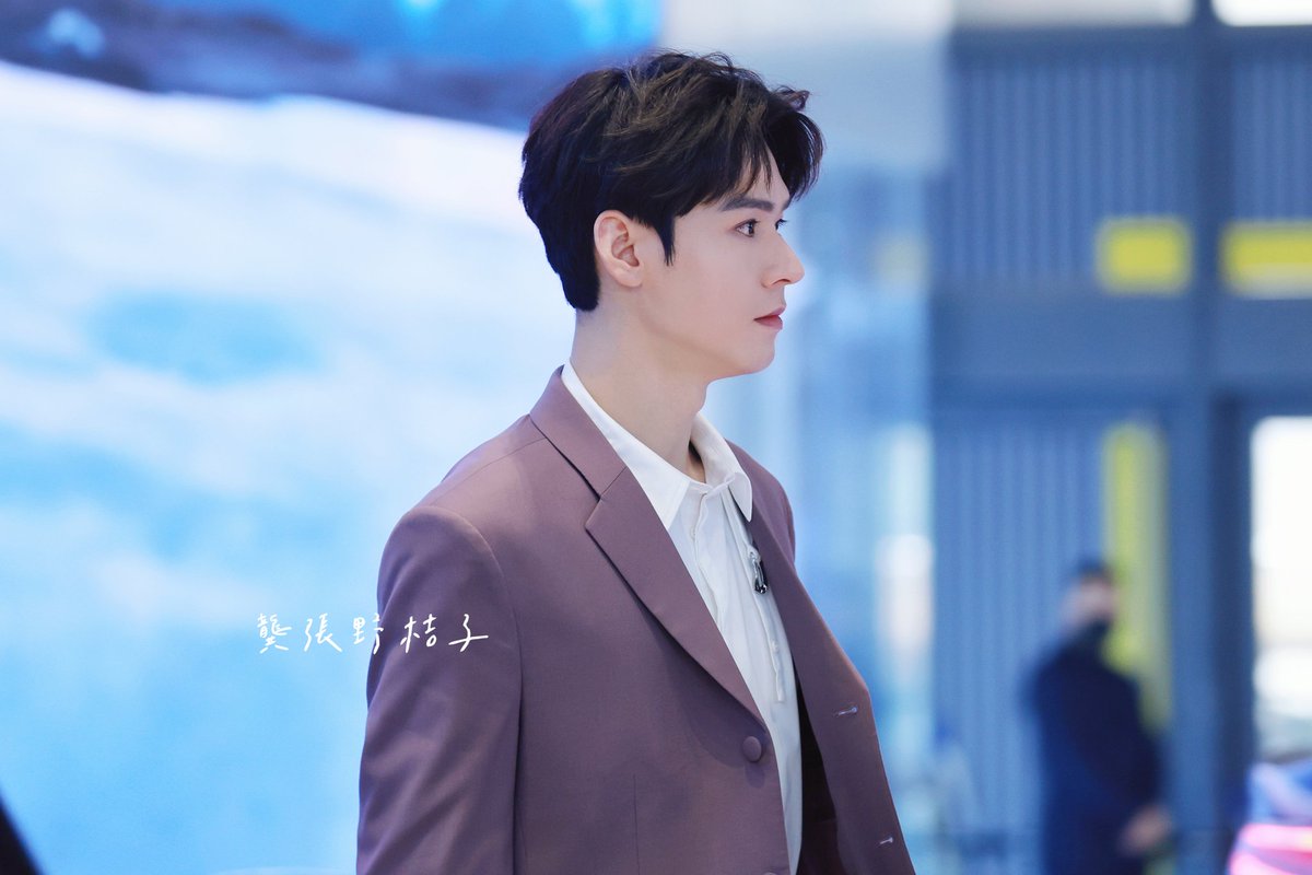 GZOrange's tweet photo. 📆 20250423 
📍BAOJUN product launch at Auto Shanghai 2025

Say Hi 👋🏻
📸Photo by me.

✨Thanks.
🧥@georgeshobeika Fall 2024 Haute Couture 
🍊@gongjunhahaha our super papa ❤️💙 

#龔俊 #GongJun #GeorgesHobeika https://t.co/GXSvYJCYKM