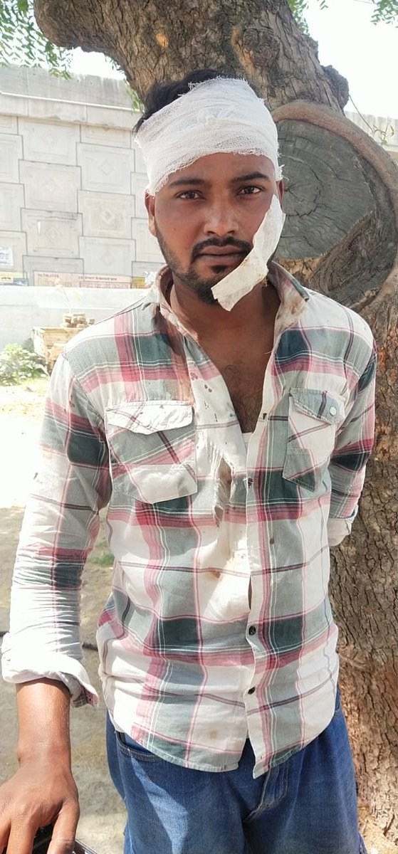 gyb_it_cell's tweet image. @bhadohipolice महोदय नीरज कनौजिया पुत्र मोहन कनौजिया गांव भमोरा थाना औराई जिला भदोही गांव के दबंग लोगो द्वारा गुट मे आकर जान से मारने का प्रयास किया गया पीड़ित गंभीर है कृपया संज्ञान लेकर उचित कार्यवाही करें @Uppolice @adgzonevaranasi