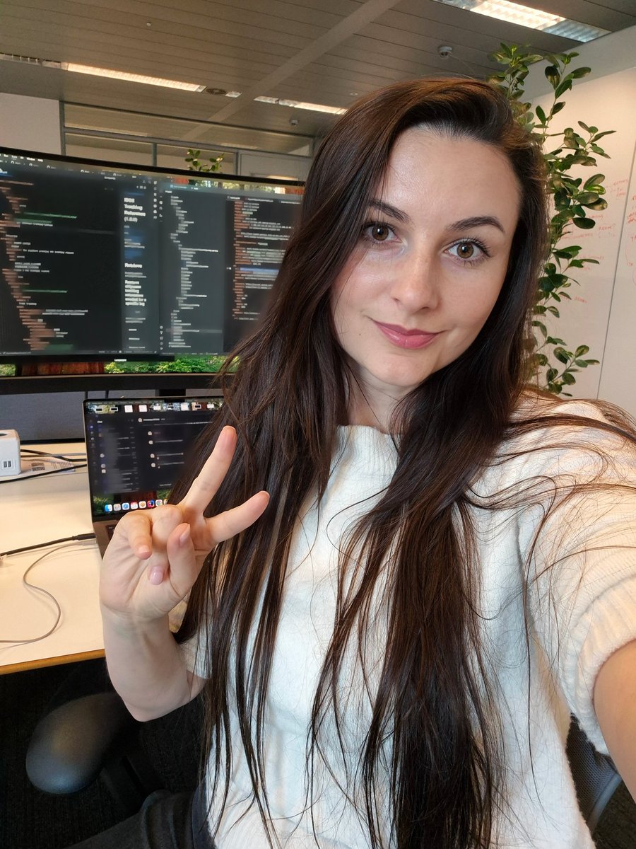 Girl loves coding 👩‍💻 tweet media