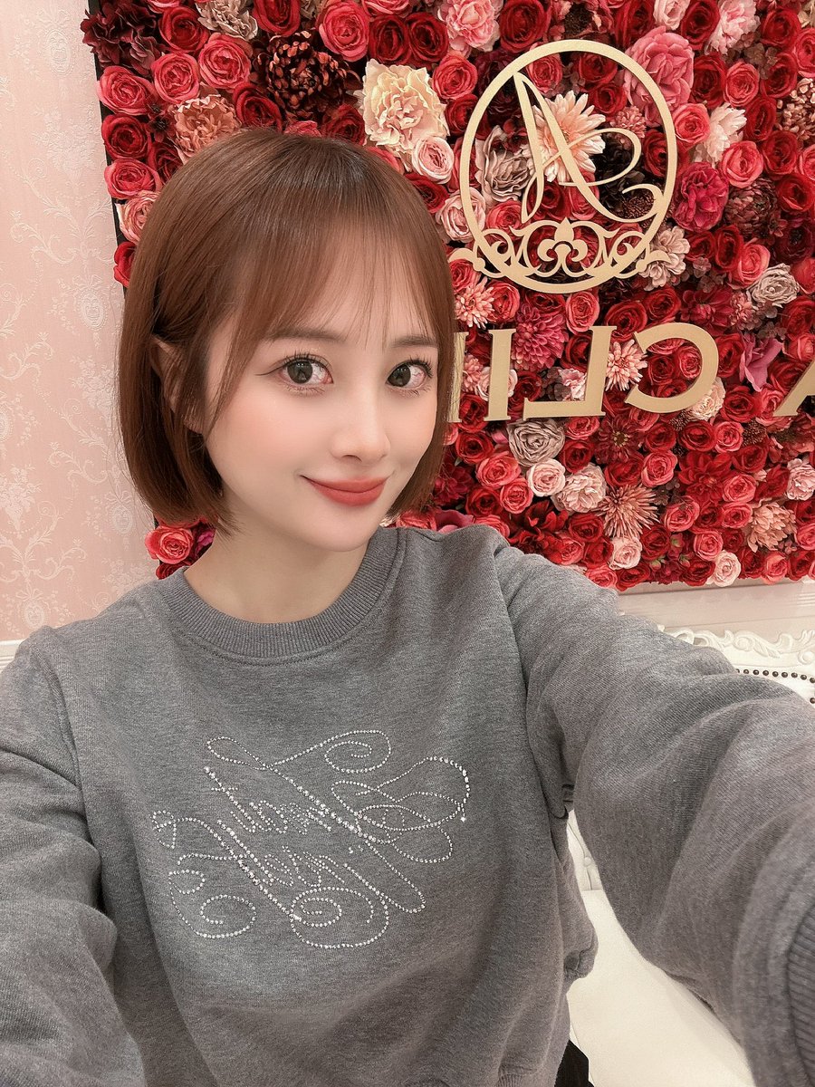 tei0124's tweet photo. 顔のたるみが気になって初めての糸リフトやってみた🥺🫶✨
ビフォーアフターの輪郭が全然違う🥺
大満足〜🩷 https://t.co/f4G7dRetr1