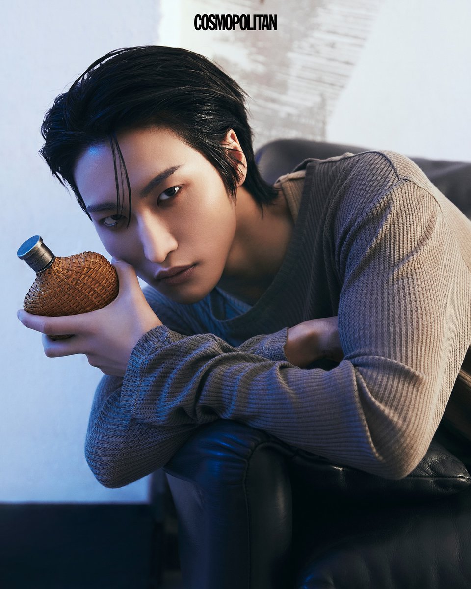 SHLeftEarring's tweet photo. My eyes don't deserve to see this beautiful being 🥹😍

#SEONGHWA #성화 
#ateez #에이티즈  #cosmopolitankorea
#cosmopolitanmagazine https://t.co/rmxsLvZDuo