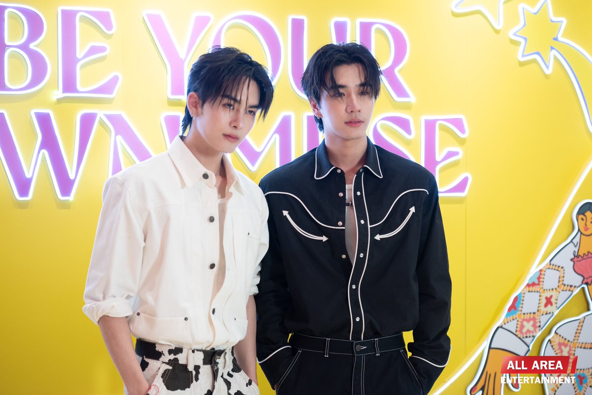 allarea_ent's tweet photo. 2 หนุ่มสุดหล่อ “เพิร์ธ - แซนต้า” ร่วมถ่ายทอดสไตล์อันโดดเด่นกับแคมเปญสุดพิเศษ “Be Your Own Muse”

PERTHSANTA AT COMMAAND

#CommaAndxPerthSanta 
#CommaAndBeYourOwnMuse
#CommaAndxPingHatta
#CommaAnd2ndAnniversary
#PerthSanta #เพิร์ธแซนต้า
#PerthTanapon #Santapp https://t.co/vJpWw8NdYd