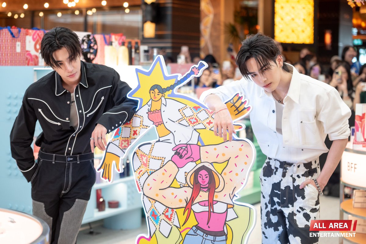 allarea_ent's tweet photo. 2 หนุ่มสุดหล่อ “เพิร์ธ - แซนต้า” ร่วมถ่ายทอดสไตล์อันโดดเด่นกับแคมเปญสุดพิเศษ “Be Your Own Muse”

PERTHSANTA AT COMMAAND

#CommaAndxPerthSanta 
#CommaAndBeYourOwnMuse
#CommaAndxPingHatta
#CommaAnd2ndAnniversary
#PerthSanta #เพิร์ธแซนต้า
#PerthTanapon #Santapp https://t.co/vJpWw8NdYd