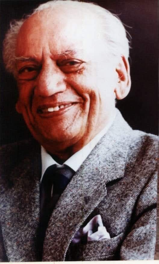 UrduVirsa's tweet photo. ہم   کہ  ہیں  کب  سے  د��ِ اُمّید  کے  دریوزہ گر
یہ گھڑی گُزری تو  پھر  دستِ طلب پھیلائیں گے
کوچہ و بازار  سے  پھر چُن کے ریزہ ریزہ خواب
ہم یونہی پہلے کی صورت جوڑنے لگ جائیں گے

فیض احمد فیض https://t.co/KIYeE945qQ