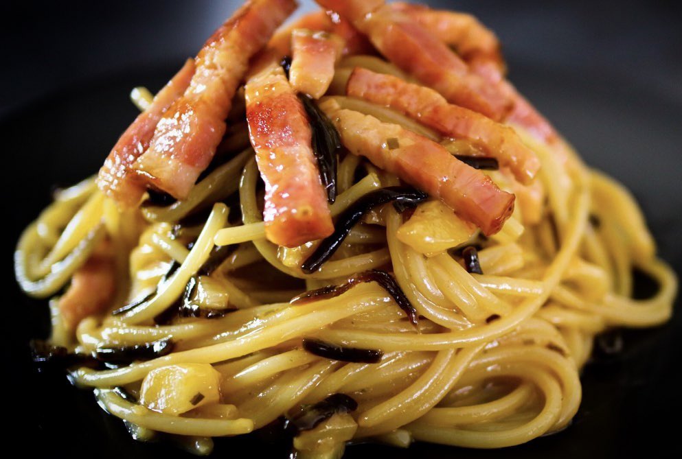 muscle1046's tweet photo. このパスタ、マジで全てが絶妙です。
だれウマのパスタレシピの中でTOP3に入る美味しさです

カルボナーラのようでカルボナーラではない。とにかくヤバいほど旨いから是非 https://t.co/uOb5GsSTXR