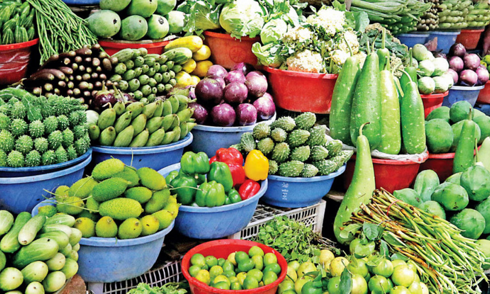 সরবরাহ বাড়ায় পেঁয়াজের দাম কিছুটা কমলেও চড়া সবজি