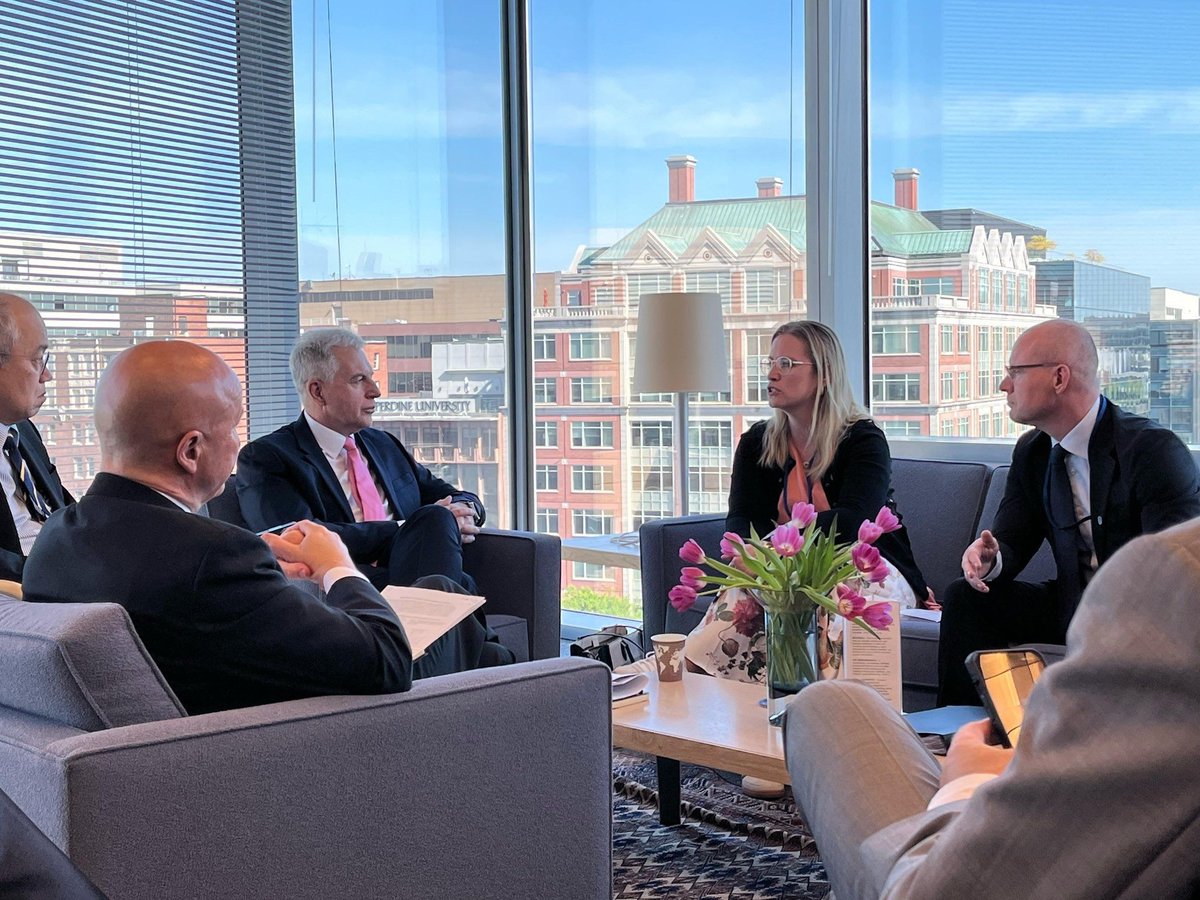 Økonomiminister <a href="/stephanie_lose/">Stephanie Lose</a>  har denne uge været til forårsmøder i <a href="/IMFNews/">IMF</a>. Ministeren har desuden været til møder i det amerikanske finansministerium, hos tænketanke og hos rådgivere tæt på Det Hvide Hus. Tak til <a href="/DenmarkinUSA/">Denmark in USA 🇩🇰</a> for det tætte samarbejde!