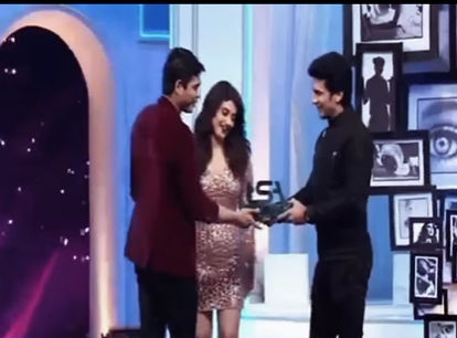 vijaya_sidheart's tweet photo. Television Style Award 2015
Most stylish leap from TV to Films
#TSA2015
#SidharthShukla || #SidHearts https://t.co/Jsgf3fla65