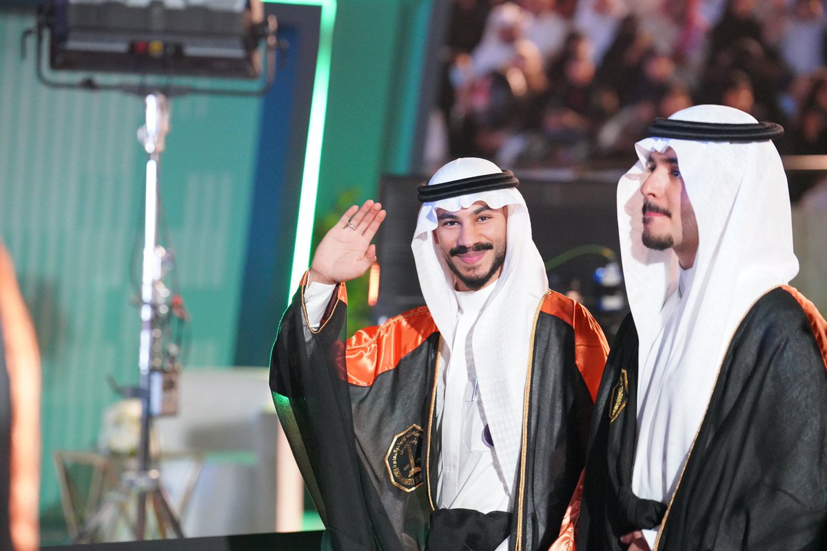 kfupm_mediaClub's tweet photo. " يا حافراً في الصّخرِ مِنْ رُغمِ العَنَا     دَامَت جُهُودٌ نُورُهَا سَيَّارُ
   أفرَحتَ أَهلَكَ والذينَ تُحبُّهُم       فَخِرَت بكَ الأوطَانُ والأخبَارُ "

يطيبُ لنادي الإعلام والتصوير أن يباركَ لكم تخرجكم من جامعة الملك فهد للبترول والمعادن 📸.

كما يسعدنا أن نُهديكُم صور تغطيتنا لحفل التخرج عبر الرابط: https://t.co/c4GHEKqcNW

#KFUPM 
#تخرج_دفعة_55 
#تمت