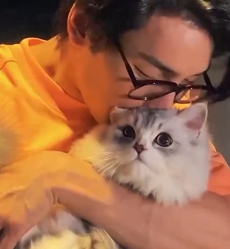 How does it feel to live my dream??

Me...when?? ☝🏼😭 
<a href="/Nnattawin1/">Nnattawin</a> #ApoNattawin