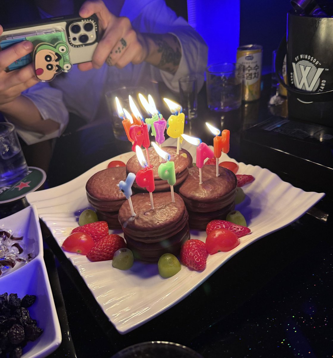 eventbar_'s tweet photo. 생일파티도 같이 즐겨요 ~👌🏻
최고 매출 찍어준 캡틴님 감사해요. 👍🏻🤍
📍부천시 상동 457 2F 이벤트바
#인천 #부천 #트젠 #젠더 #젠더빠 #섹트 #쉬멜 https://t.co/qNeMdX5IQ4