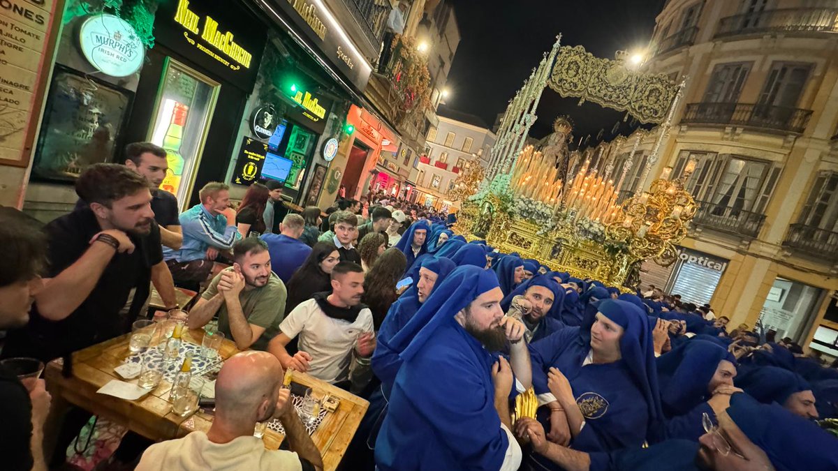 Penitencia entre borrachos (ya ni entre croquetas)

#CofradíasMLG