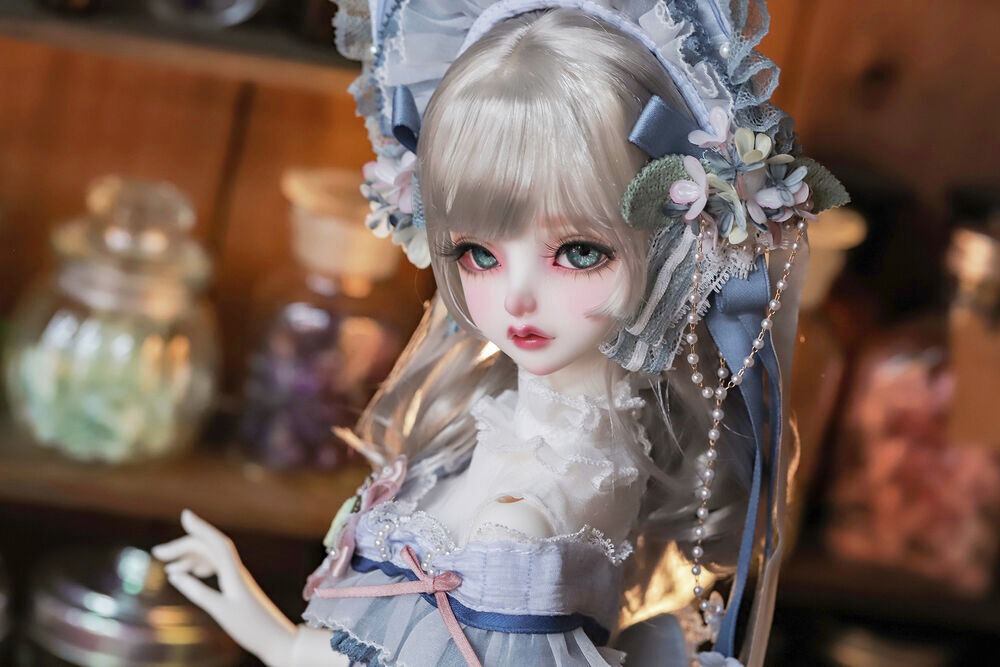 DOLKSTATION's tweet photo. 【DOLK×Peak’s Woods】⚜️世界30体限定⚜️

絶世の美貌『Goldie - FORGET ME NOT ver.』が新登場！

➡https://t.co/iOgQbfaKRA

アーティストSalt Desert氏の限定メイクによって、様々な表情で魅せる限定Goldieが誕生。印象的な赤リップ、長い睫毛が影を落とす神秘的な視線をお楽しみください。 https://t.co/NwpT2E2jqk