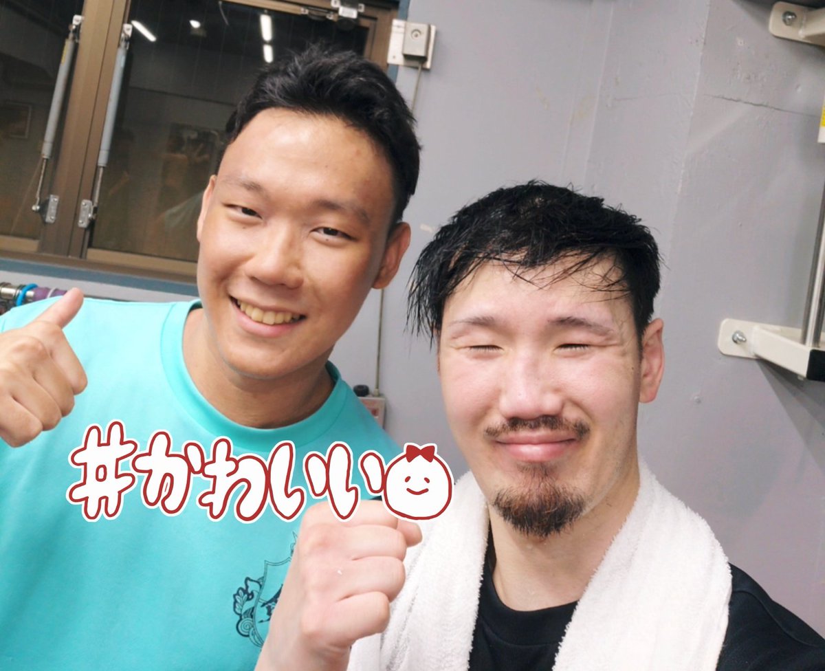 本日はジム練習終わりにジムで医大生の将来医者になる、後輩のプロボクサーの山本きょうへい君とツーショットチェキしましたよ🥰
医者になって沢山の人達を救いたいらしいです💞素晴らしいですね💞
日本の未来も捨てたもんじゃないですね💞こういう若者を見ると日本の未来も明るいですね💞
感謝合掌🙏